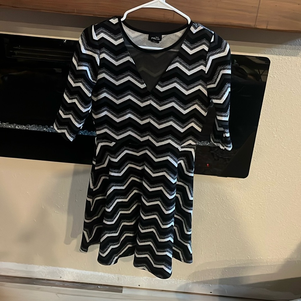 Rue 21 Women’s Dress A Line Chevron Illusion V Neck 3/4 Sleeve